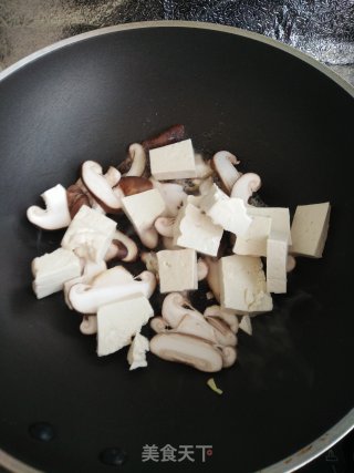香菇烧豆腐的做法步骤：7