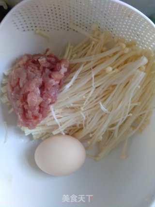 金针菇鲜汤的做法步骤：1