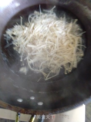 金针菇鲜汤的做法步骤：2