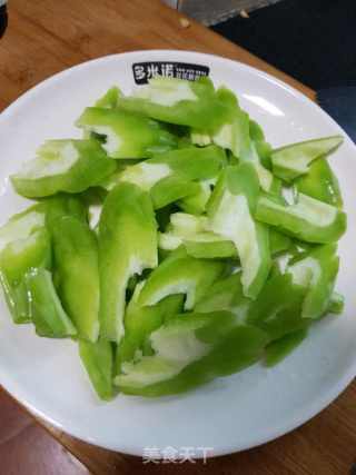 豆豉炒苦瓜的做法步骤：2