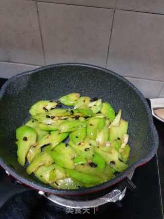 豆豉炒苦瓜的做法步骤：7