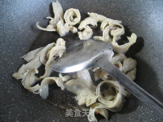 鹌鹑蛋烧面筋的做法步骤：3