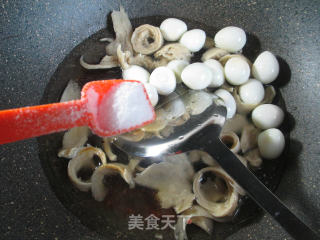 鹌鹑蛋烧面筋的做法步骤：6