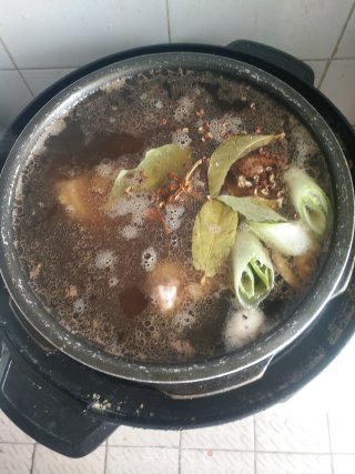 酱大骨的做法步骤：9