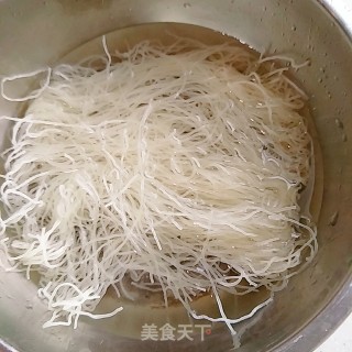 炒细米粉的做法步骤：2