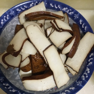 香干回锅肉的做法步骤：4