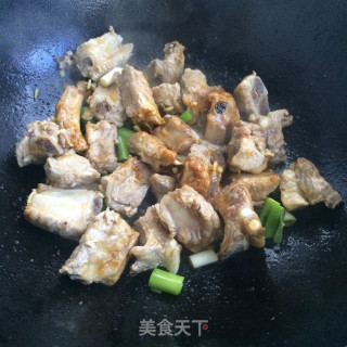 排骨烧春笋的做法步骤：3