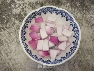 洋葱拌黄瓜的做法步骤：2