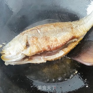 红烧黄花鱼的做法步骤：6