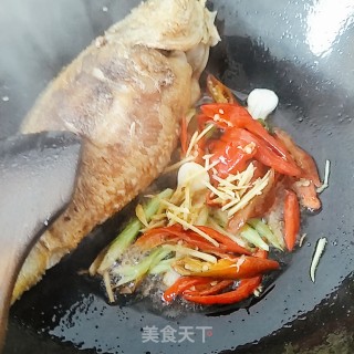红烧黄花鱼的做法步骤：7