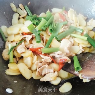 荸荠炒肉的做法步骤：8