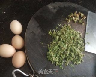 香椿煎蛋饼的做法步骤：2