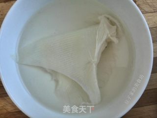 松茸鱼翅腊肠汤的做法步骤：4