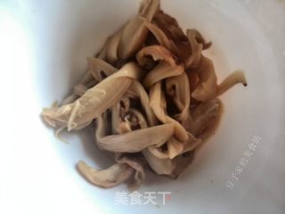 松茸鱼翅腊肠汤的做法步骤：6