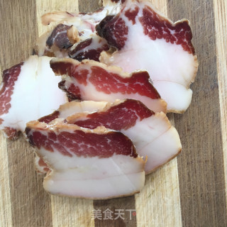 腊肉炒蒜苗的做法步骤：3