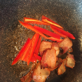 腊肉炒蒜苗的做法步骤：6