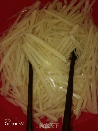 肉末土豆丝的做法步骤：1