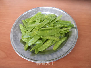 荷兰豆炒猴头菇的做法步骤：2