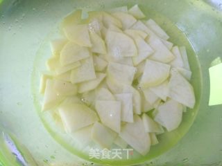尖椒土豆片小炒肉的做法步骤：2