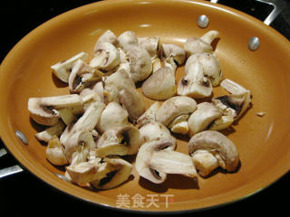 火腿烧蘑菇的做法步骤：2