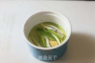 玉米鲅鱼肠的做法步骤：1