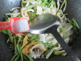 芹菜炒雷笋的做法步骤：7