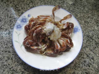 海鲜菇炒花蟹的做法步骤：2