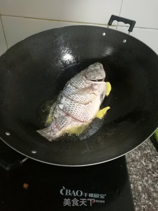 甜酸菠萝鱼的做法步骤：4