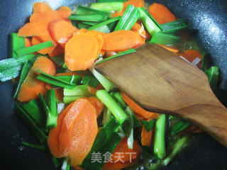 大蒜炒胡萝卜的做法步骤：5