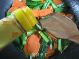 大蒜炒胡萝卜的做法步骤：6
