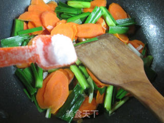 大蒜炒胡萝卜的做法步骤：7