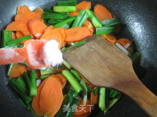 大蒜炒胡萝卜的做法步骤：8