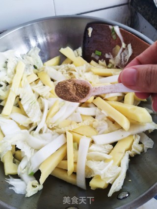 素炖白菜土豆的做法步骤：4