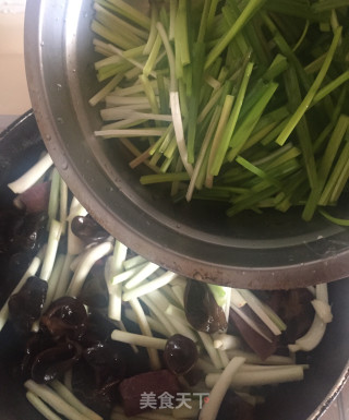 牛肉炒荞头的做法步骤：6