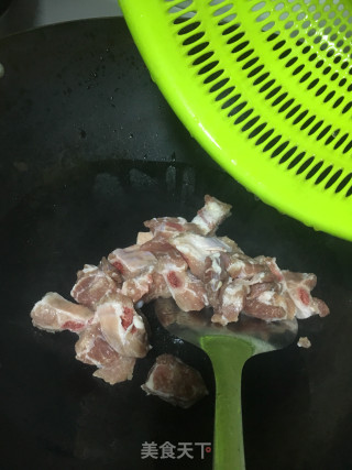 土豆焖排骨的做法步骤：4