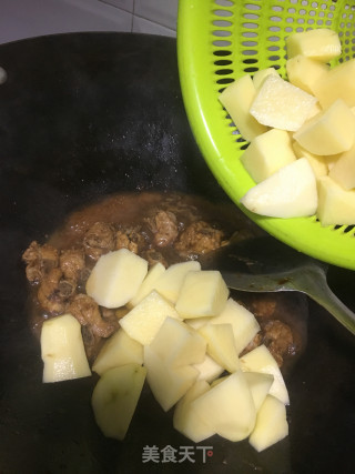 土豆焖排骨的做法步骤：11