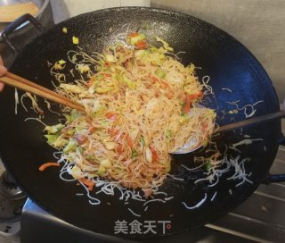 肉丝炒米粉的做法步骤：5