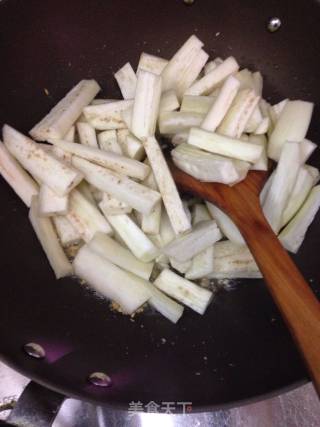 蒜蓉炒白茄子的做法步骤：3