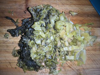 酸菜炖草鱼的做法步骤：5