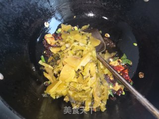 酸菜炖草鱼的做法步骤：10