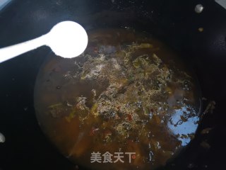 酸菜炖草鱼的做法步骤：13