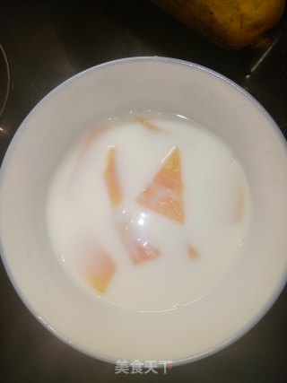 牛奶炖木瓜的做法步骤：4