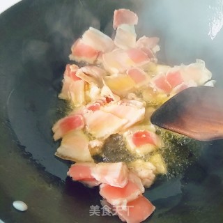 蒜薹炒五花肉的做法步骤：5