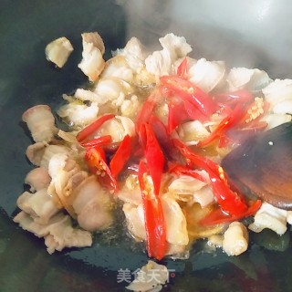 蒜薹炒五花肉的做法步骤：7