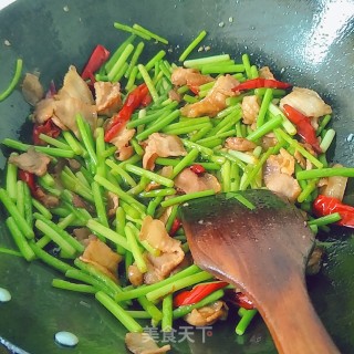 蒜薹炒五花肉的做法步骤：11