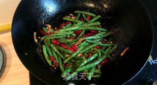 专业的干煸豆角的做法步骤：6