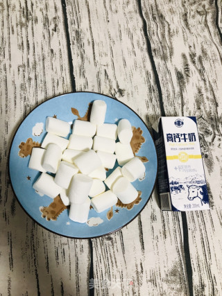 “水果”棉花糖香蕉味冰淇淋的做法步骤：1