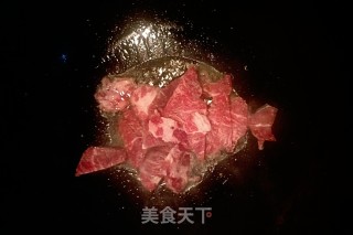 猪肉炒芦笋的做法步骤：3
