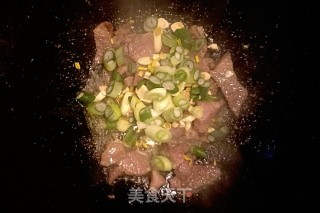 猪肉炒芦笋的做法步骤：4