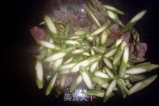 猪肉炒芦笋的做法步骤：5